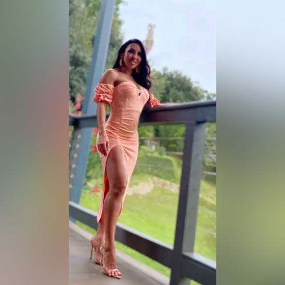 Miss Circle Peach Puff Sleeve Midi Dress - Picture 4 of 5